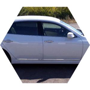 Экус сбоку на улице