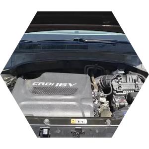 открытый капот на Хендае