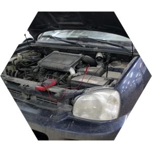 открытый капот на Хендае