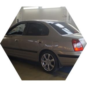 Хендай Элантра в процессе замены жидкости ГУР