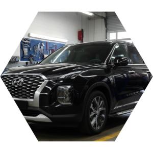 Хендай Палисад готовится к заправке кондиционера в автотехцентре