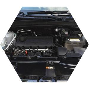 открытый капот на Хендае