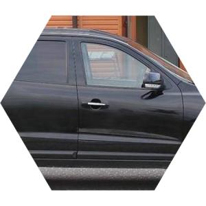 черный Санта Фе сбоку