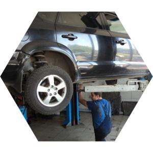 Туксон на подъемнике на СТО