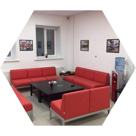 зона ожидания для клиентов в автотехцентре