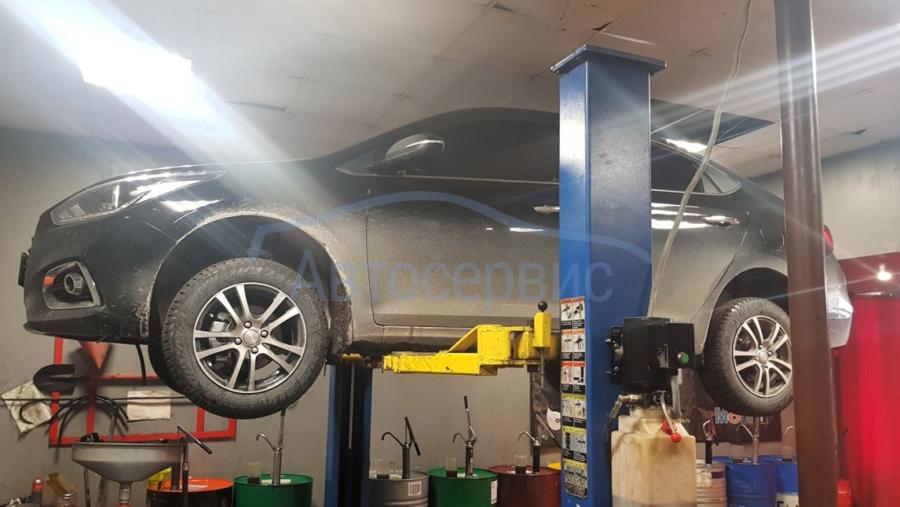 Хендай Солярис в процессе замены масла АКПП